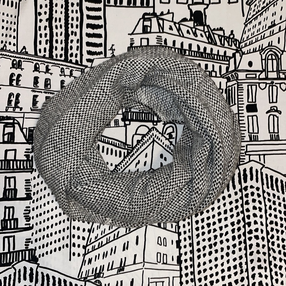 BW Scaled Infinity Scarf - Picture 2 of 3